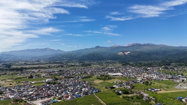安達太良山と二本松の町並み