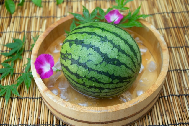 木桶で冷やした尾花沢すいか